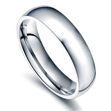 Bague monochrome, minimalisme