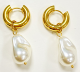 5*20.4mm Circle with Shaped White Pearl Earrings 14.9*21.8mm