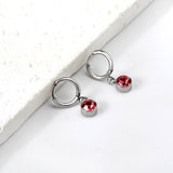 Círculo de 1,6x11 mm con aretes redondos de diamantes rojos y rosas