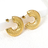 Hollow C-shaped pitted earrings 10*31mm gold color