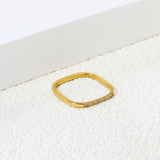 Minimalist ring with small diamonds