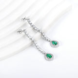 Diamantes blancos baguette cuadrados con diamantes verdes redondos + aretes tipo argolla de diamantes blancos