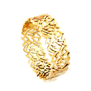 A number of small grass-like shapes linked together in a hollow bracelet