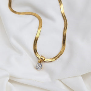 Gorgeous Gold - Chain Choker with Sparkling Diamond - like Pendant - Customize only