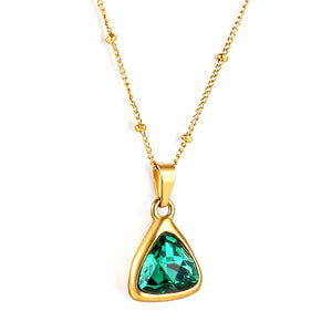 Pendentif Triangle avec Diamants Verts + Collier Chaîne de Perles 40+5cm