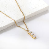 four claw three white round diamonds pendant necklace 45cm