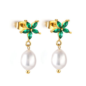 Five-petal flower green diamond + white pearl earrings 18 gold