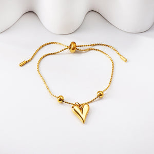 Heart-shaped charm bracelet