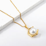 Collier pendentif pentagonal + perle blanche 40+5cm