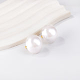 Boucles d'oreilles demi-perles blanches 20 mm