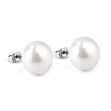 Boucles d'oreilles clous en perles blanches plates de 14 mm