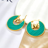 Pendientes De Aceite Con Gota Verde Irregular Con Palabra M De Moda