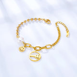 Smiley + Circle Hollow avec accessoires Smiley et bracelet en perles blanches de forme spéciale