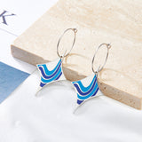 Boucles d'oreilles cercle avec longues étoiles en forme d'eau de mer de couleurs mélangées