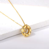 Circle pendant with zirconia