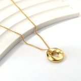 Fashionable minimalist pendant necklace