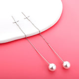 Boucles d'oreilles clous tendance avec perles blanches